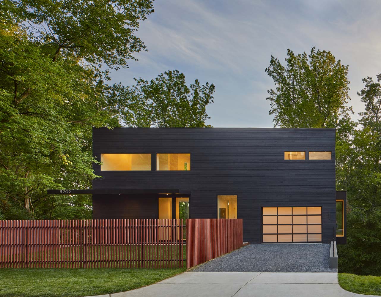 The Evolution of Large Scale Windows Towards Unobstructed, Uninterrupted Views - 10775